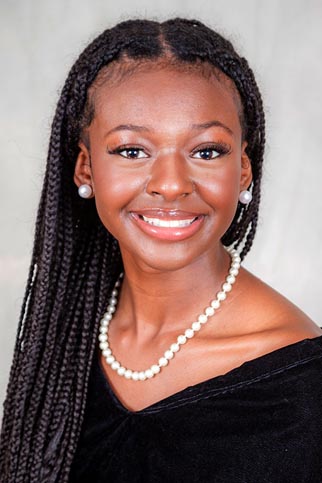 Debutante Caitlyn Smith