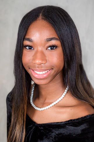 Debutante Kira Smith