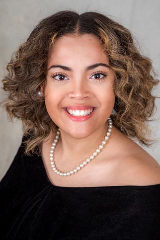 Debutante Taylor Loris